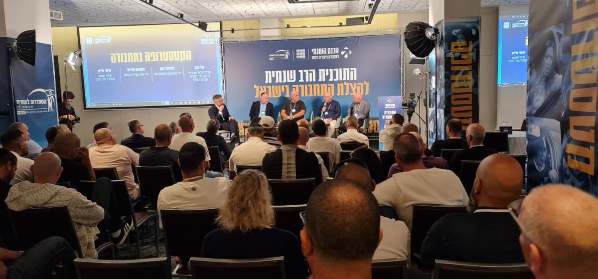 קרדיט - אלוני מור