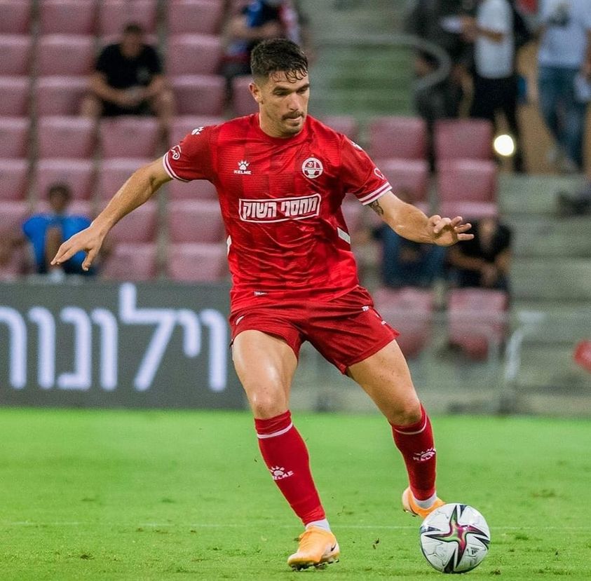 האדם לפני השחקן. קרדיט - הפועל "מחסני השוק" באר שבע