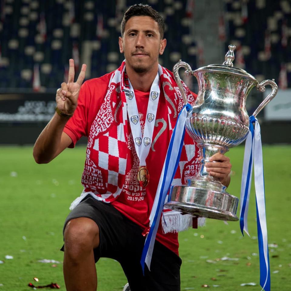 הספיק לזכות בגביע גם באדום. קרדיט - הפועל "מחסני השוק" באר שבע