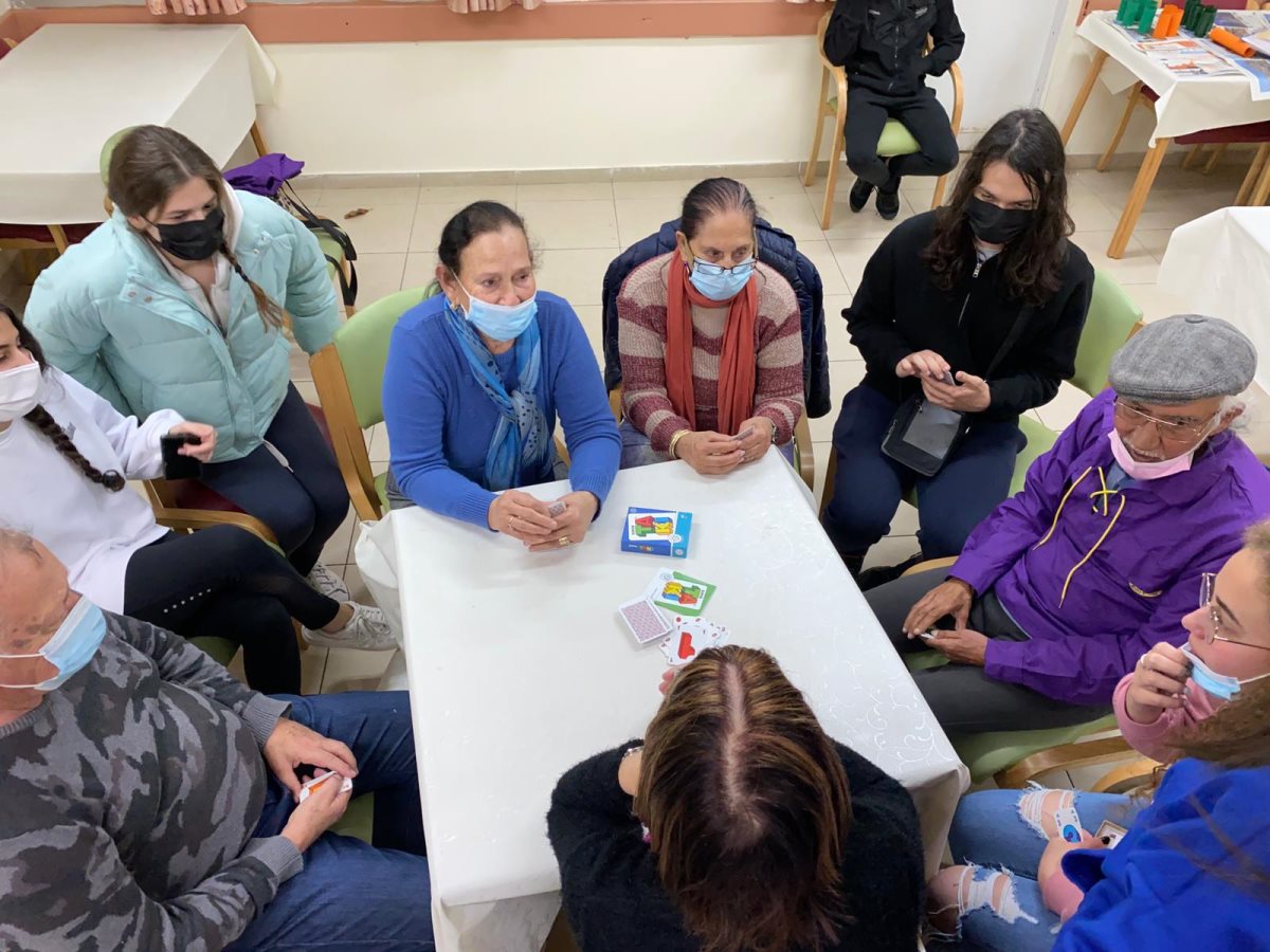 מפיגים את הבדידות ביחד. קרדיט - סבבתא