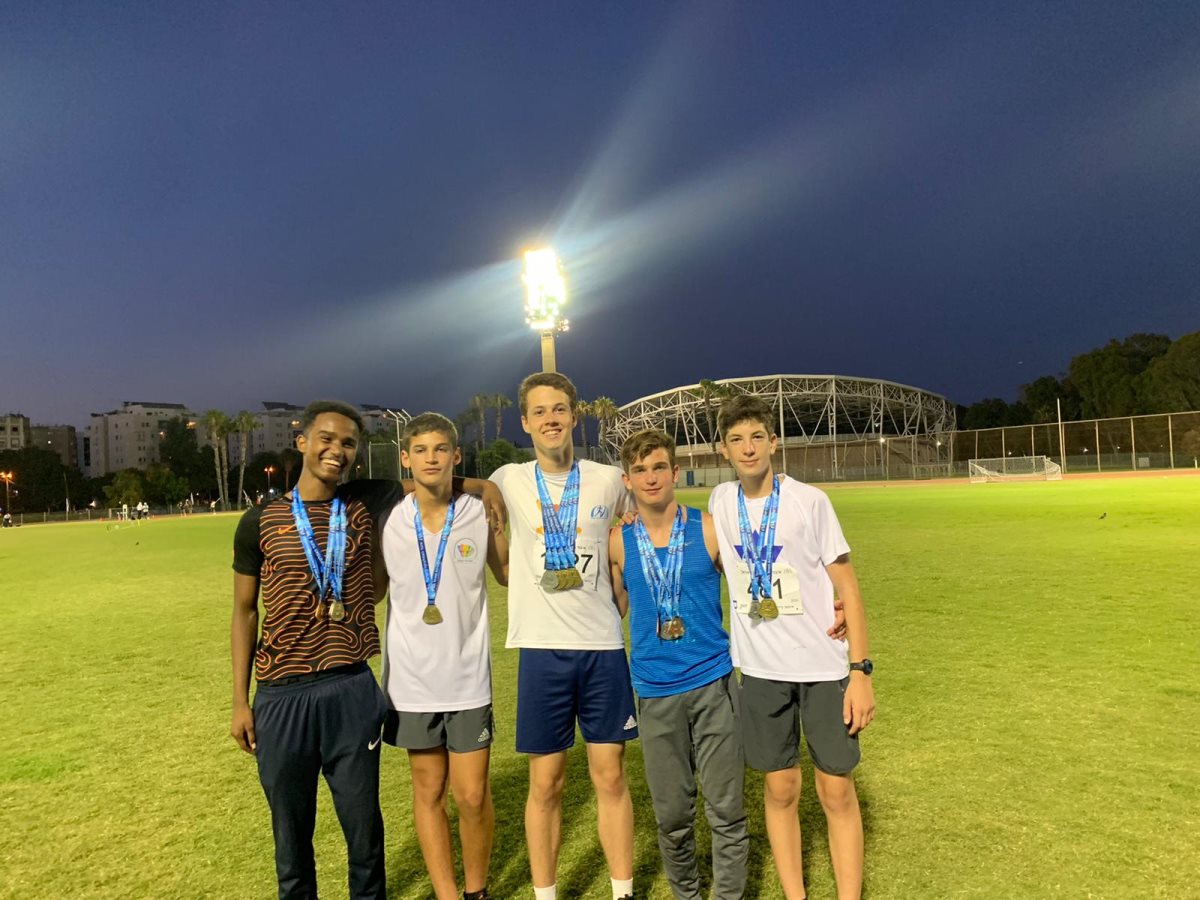 גאווה ענקית לבאר שבע. דניאל (באמצע) יחד עם חבריו לקבוצה. קרדיט - צילום פרטי