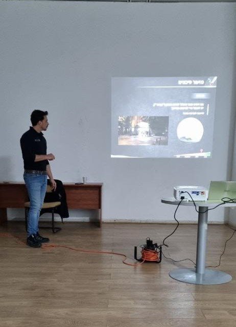 "חוויה הייתה טובה, חיונית", מייסד ACTA עידן גל במהלך הסדנא אמש. קרדיט - עמרי תכלת