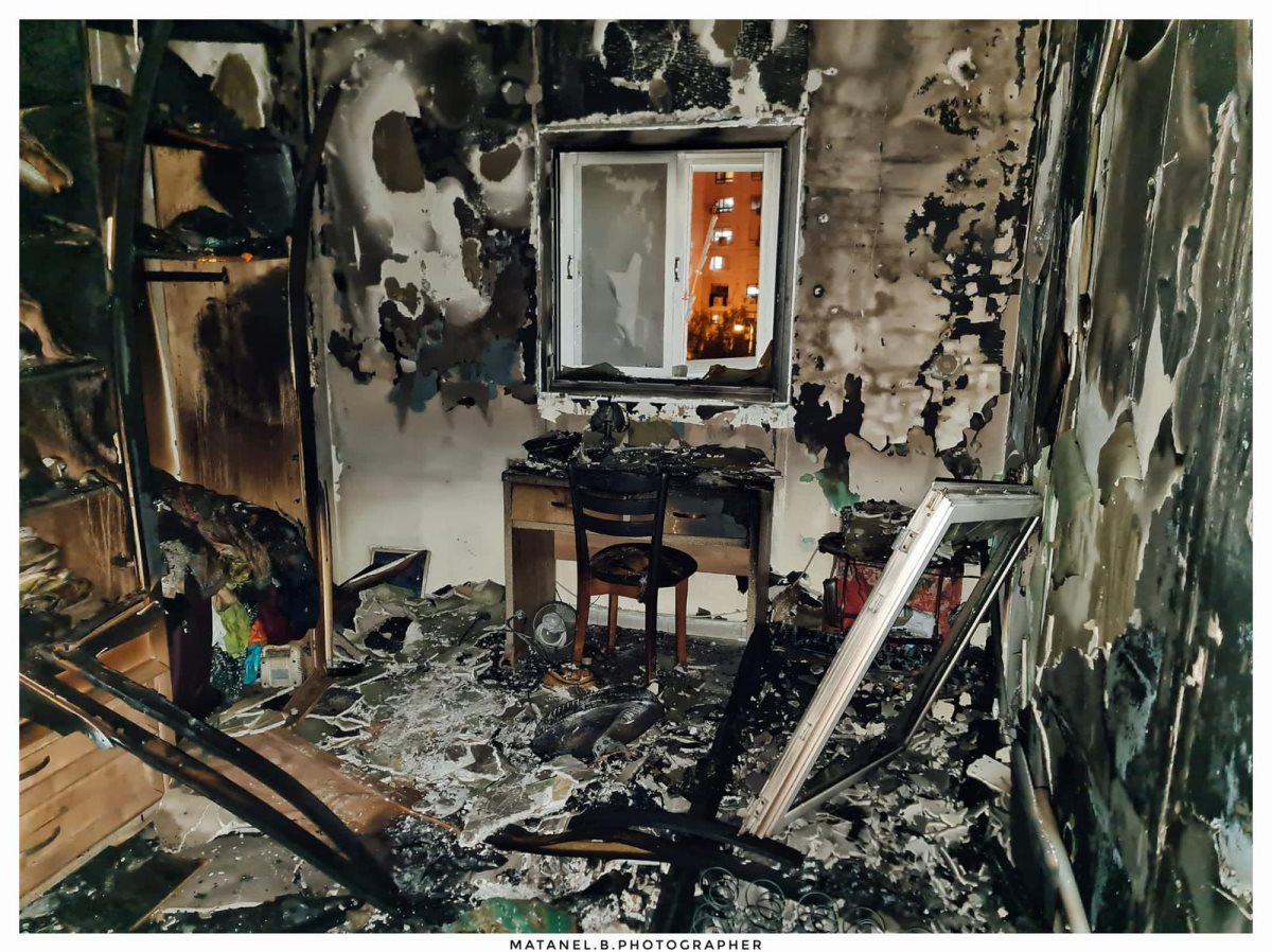 הדירה השרופה בשכונת נווה זאב. קרדיט - דוברות כבאות והצלה