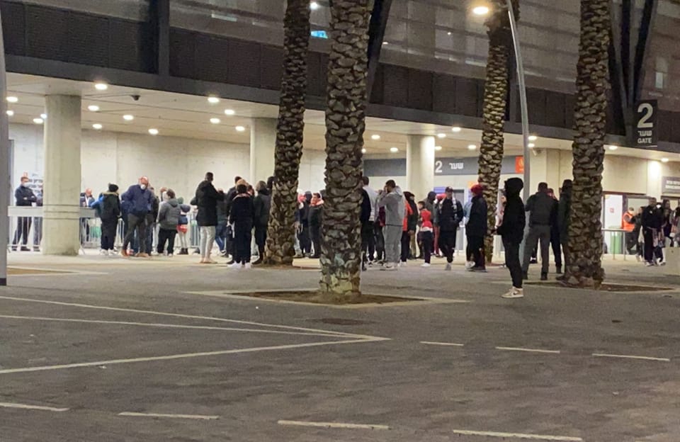 אוהדים מחוץ לאצטדיון אמש. קרדיט - תוכן גולשים (ע"פ סעיף 27א')