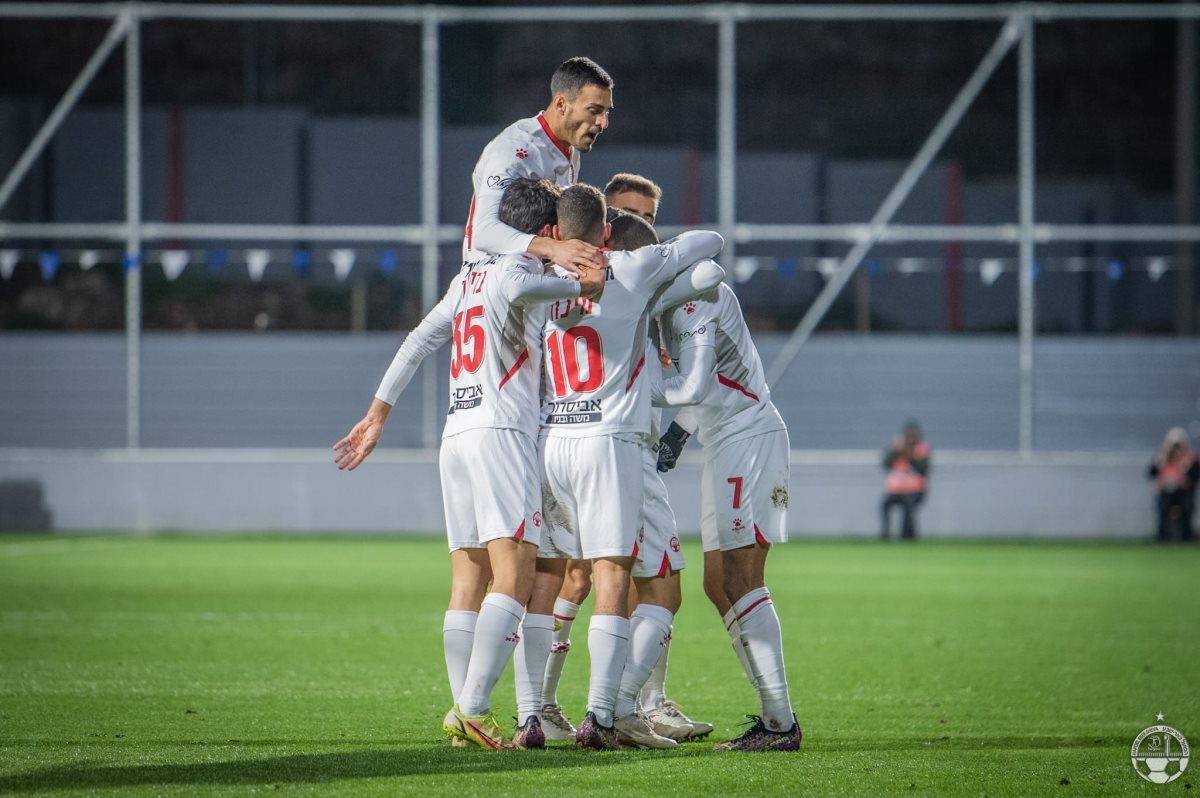 כבר בפתיחה הם חגגו. קרדיט - הפועל "מחסני השוק" באר שבע
