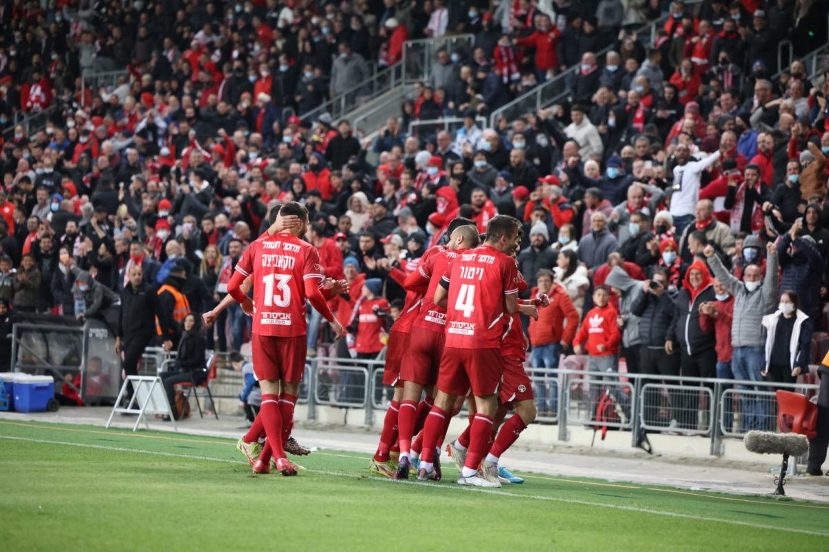 מחצית ראשונה בשליטה אדומה. קרדיט - זאב דיקמן