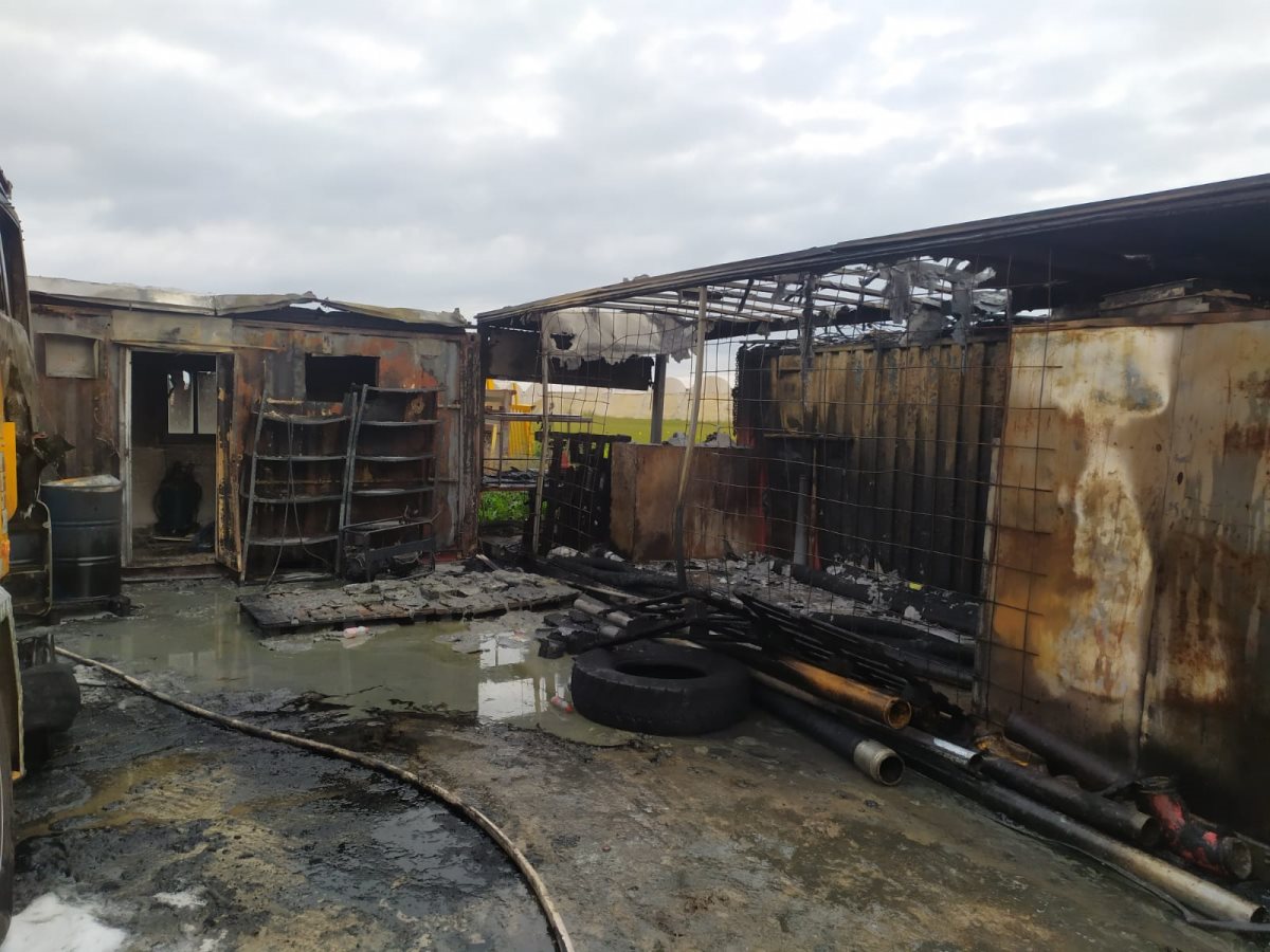 המחסנים השרופים, הבוקר בגילת. קרדיט - כיבוי והצלה