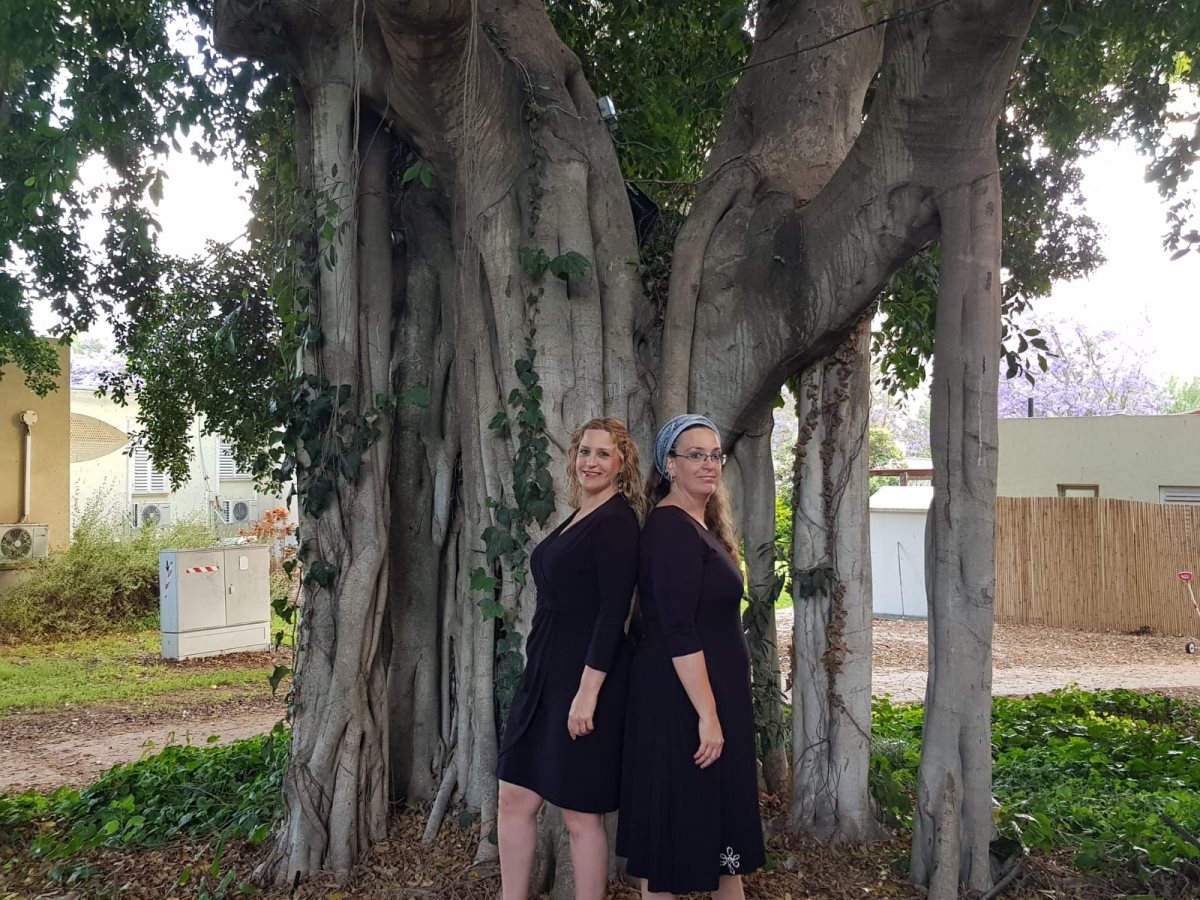 ציפי הרפנס ואחותה מירי פרוכטר. צילום פרטי