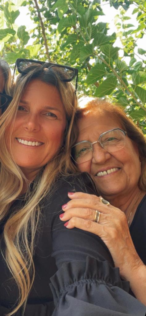 אפרת זיו אספיס ואמא שלה מיכל נחום. צילום פרטי