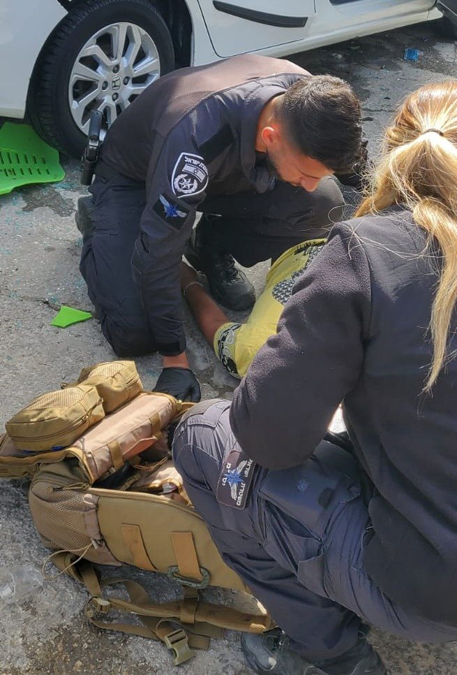 הטיפול בפצועה. קרדיט - מרחב נגב