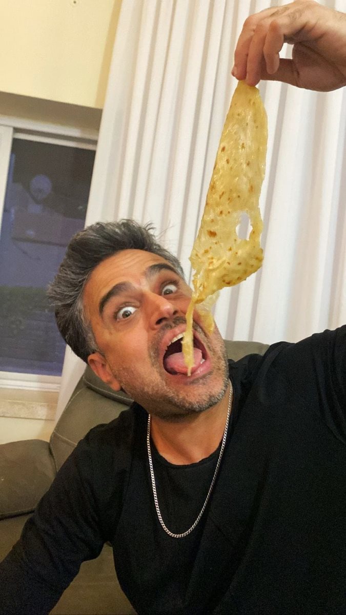 השחקן אורן כהן והמופלטה שלו