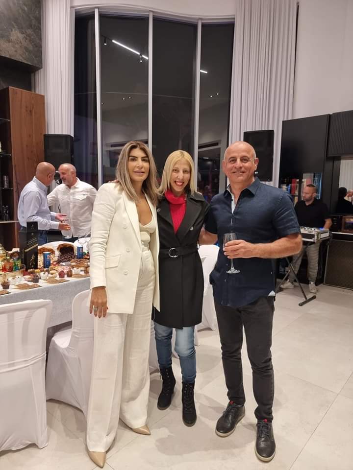 שקמה אהוד ובני מגרלשוילי מהפיקוח העירוני אצל עורכת דין אפרת ומתי צרפתי