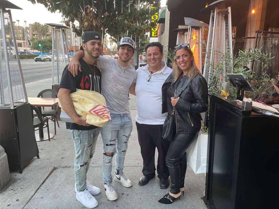 עם הבעל ניסים והבנים אדם ובן