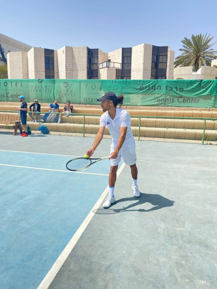 רוקד על המגרש. צילום: דותן אלפסי