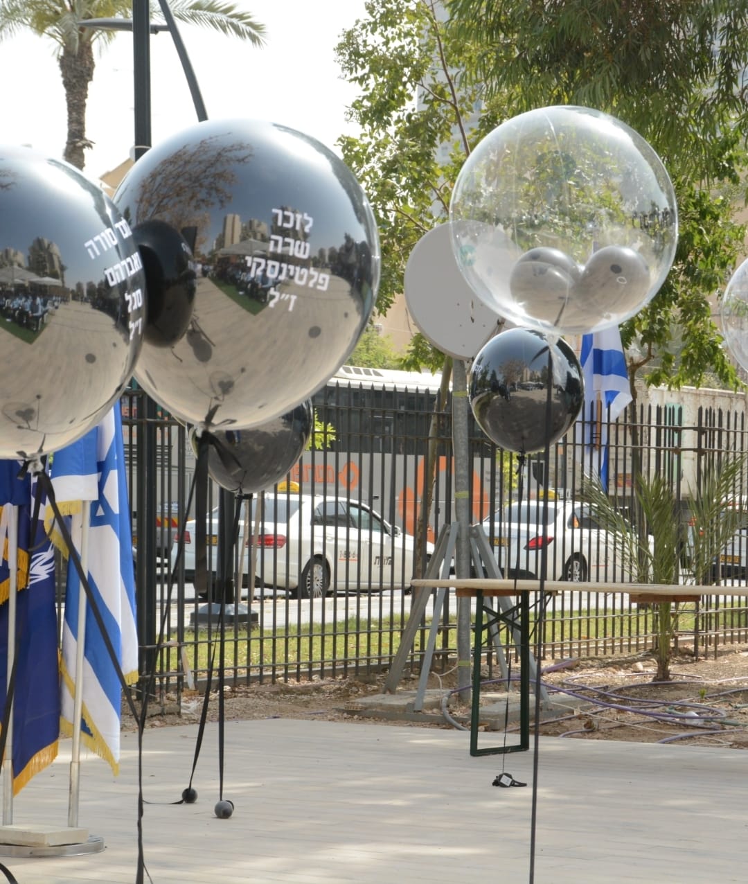 הבלונים עם שמותיהם של הנספים. קרדיט - משטרת ישראל