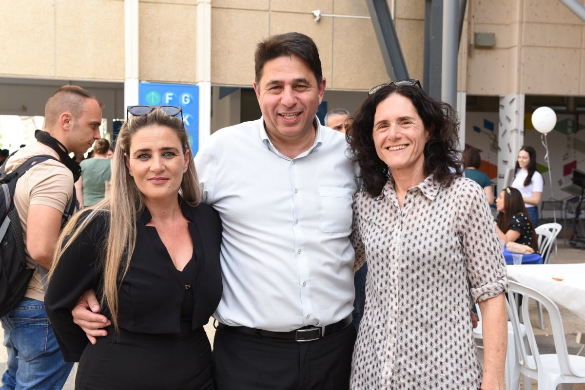 מימין - קרן גוז לוין, יעקב דור, קרן כהן. קרדיט - אלכסנדר לובניכר