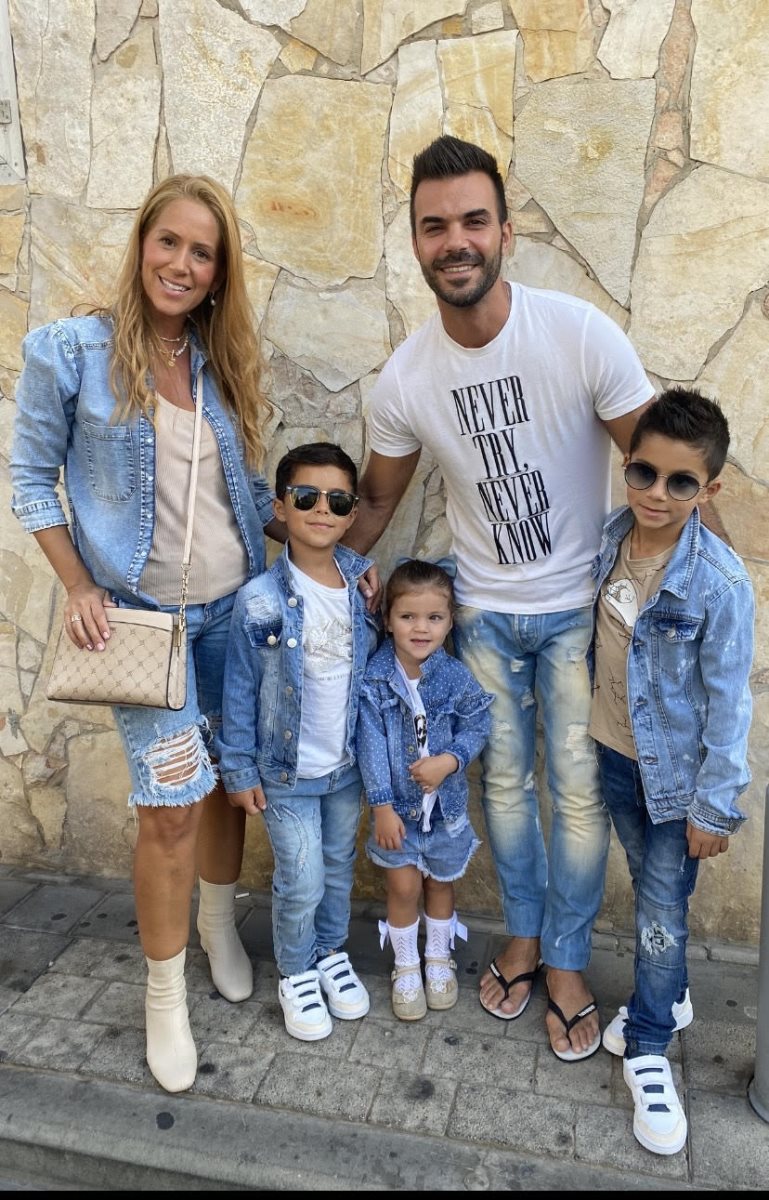 אלה כיום עם המשפחה