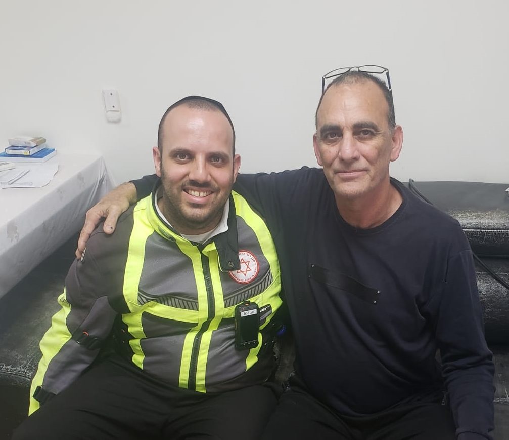 דוד אסרף וחובש מד''א, מעוז ויברמן. קרדיט - דוברות מד''א