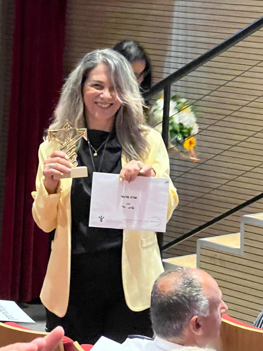 שרה סרוסי במהלך הטקס. קרדיט - ויצ"ו