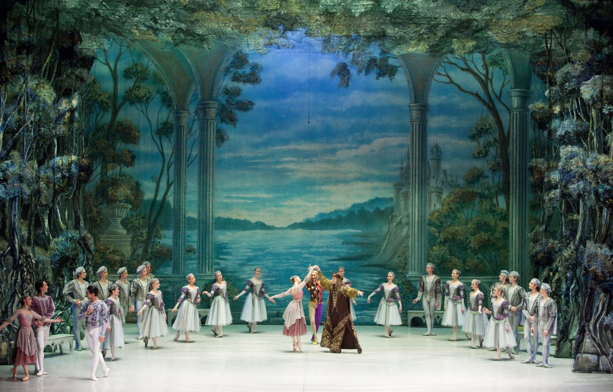 Gordeev_Swan Lake photo by M.Logvinov _4