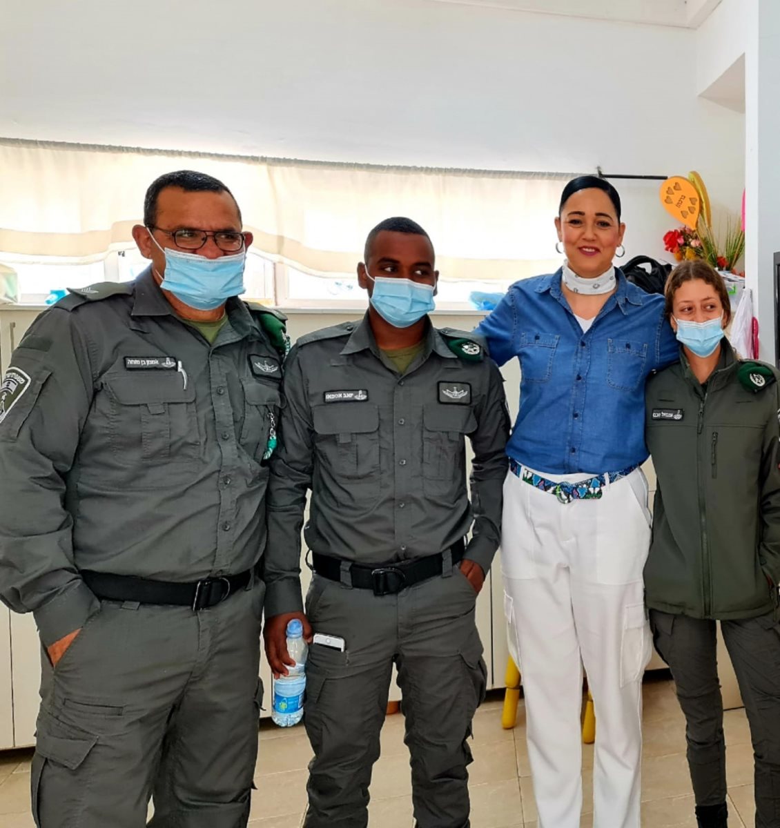 ציפורה חלפון ולוחמי מג"ב. קרדיט - צילום פרטי