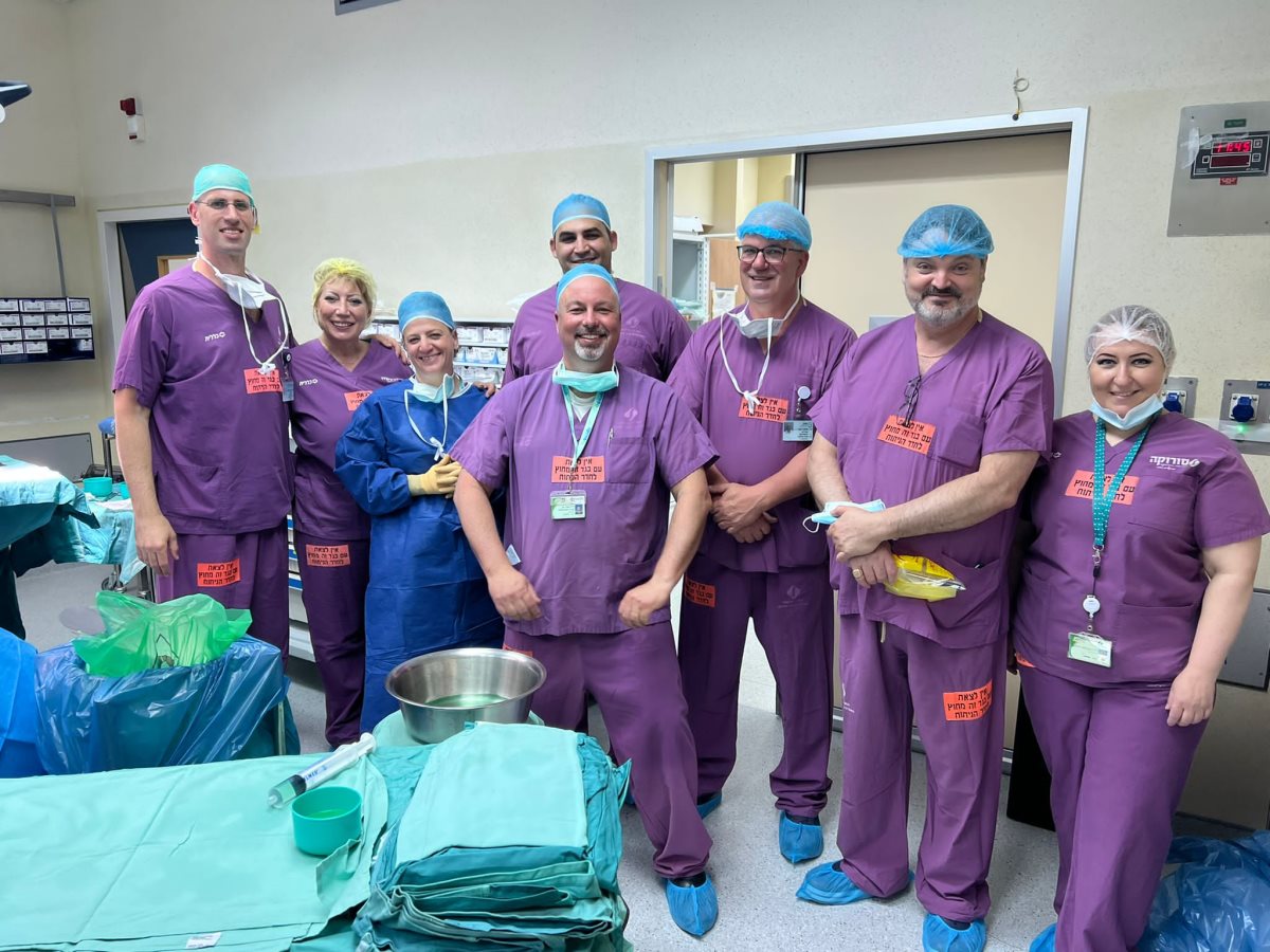 הצוות שהשתתף בניתוח ה-PIPAC. קרדיט - דוברות סורוקה