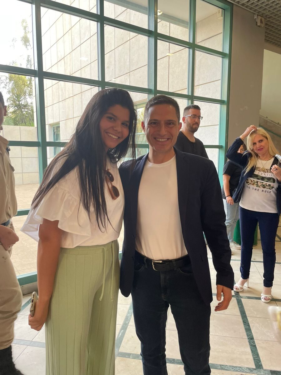 יו"רית המועצה עם ראש העיר. קרדיט צילום: דוברות מועצת הנוער העירונית