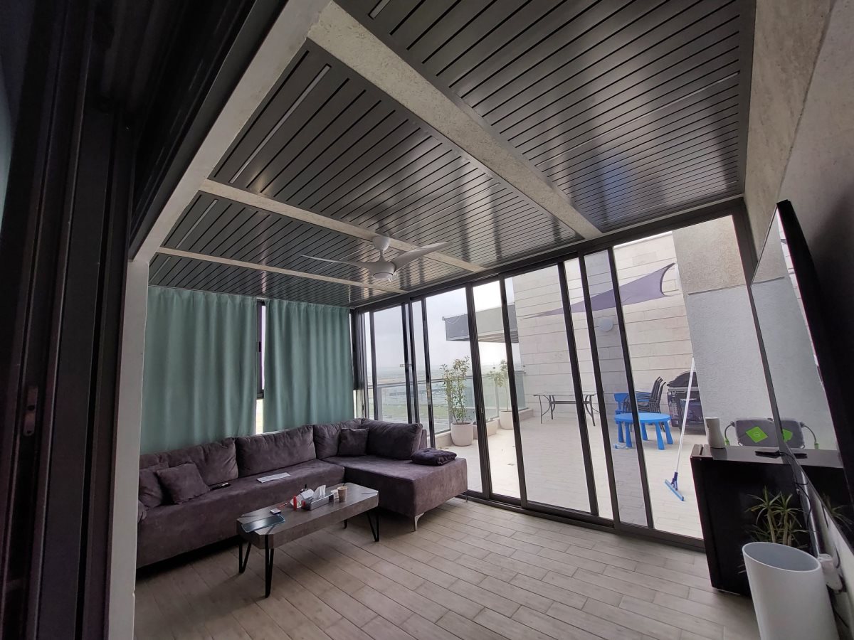 מרפסת הבית של עדי, לפני הפירוק. קרדיט - צילום פרטי