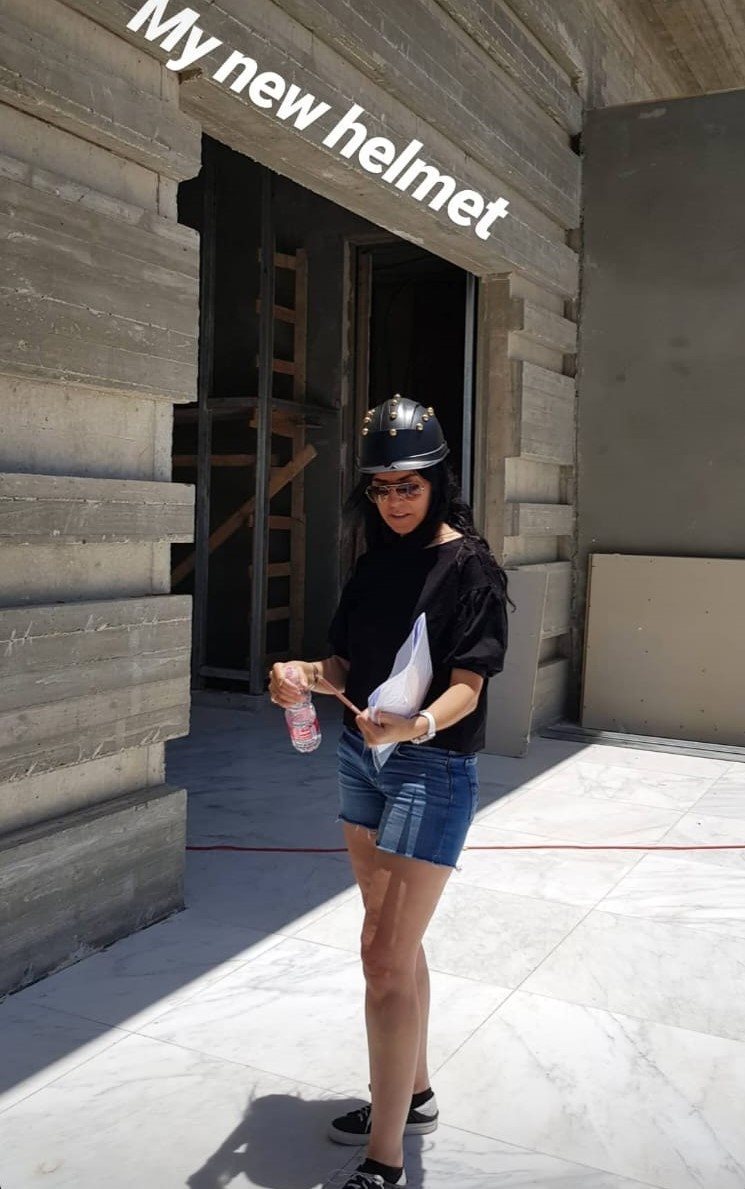 עופרה אוזן בזמן עיצוב בית פרטי