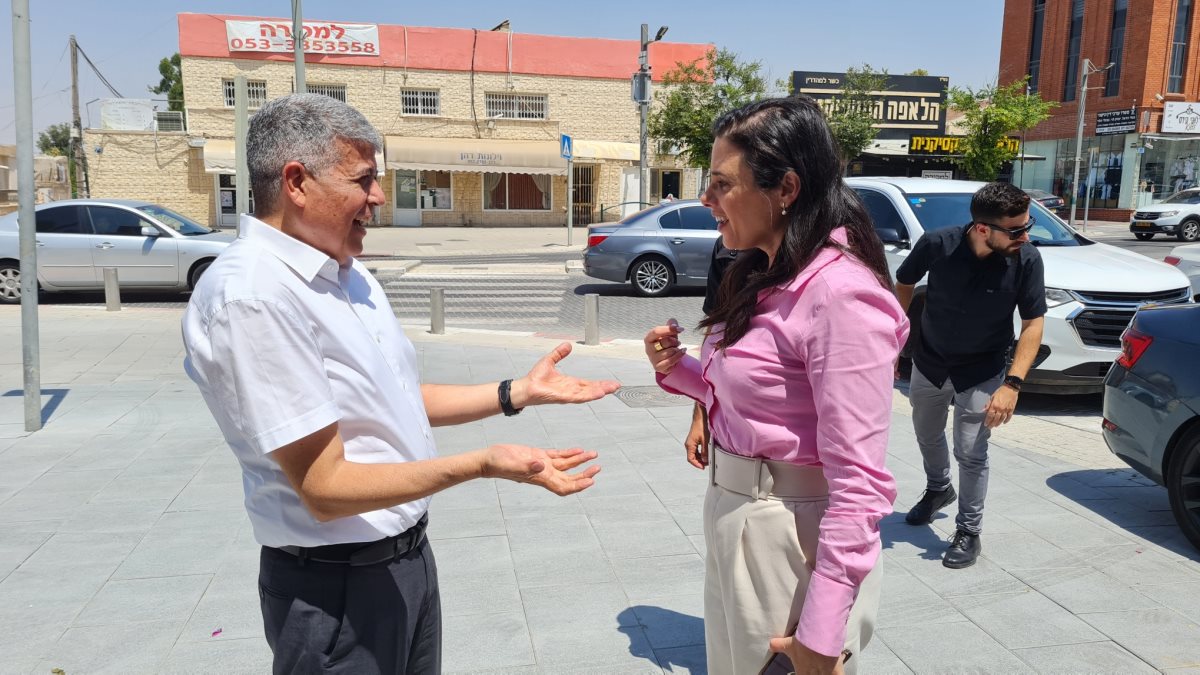 איילת שקד ואיציק דנינו. קרדיט - עיריית אופקים