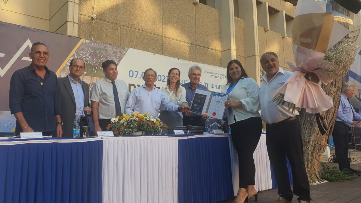 משפחת דלויה על הבמה. צילום באדיבות בנג'ו תקשורת 