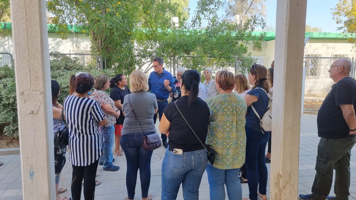 תושבי השכונה במפגש עם ראש העיר. קרדיט - עירית עשת מור 