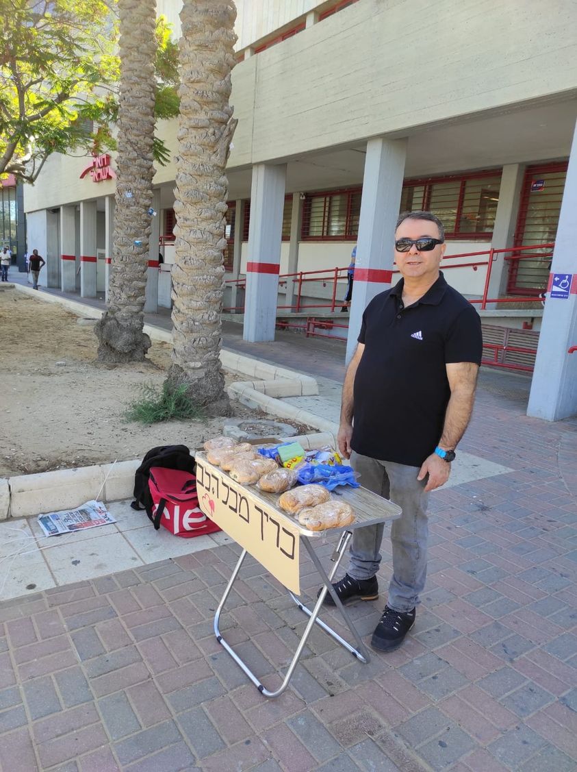 הילל והדוכן הנפלא שלו. קרדיט - צילום פרטי