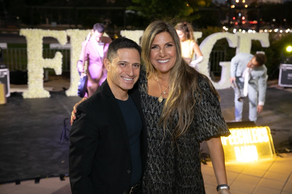 ראש העיר, רוביק דנילוביץ' ואפרת זיו-אספיס, מנכ"לית תיאטרון הפרינג' באר-שבע. צילום: דיאגו מיטלברג 