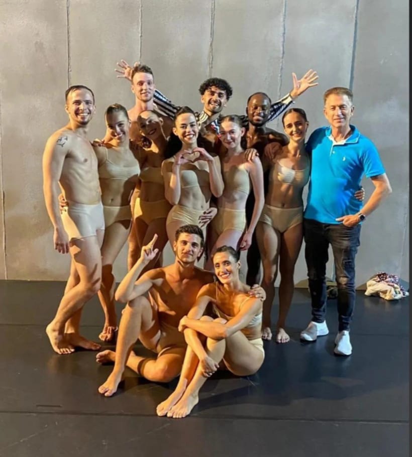 הרקדנים ותמיר גינץ. באדיבות להקת המחול קמע