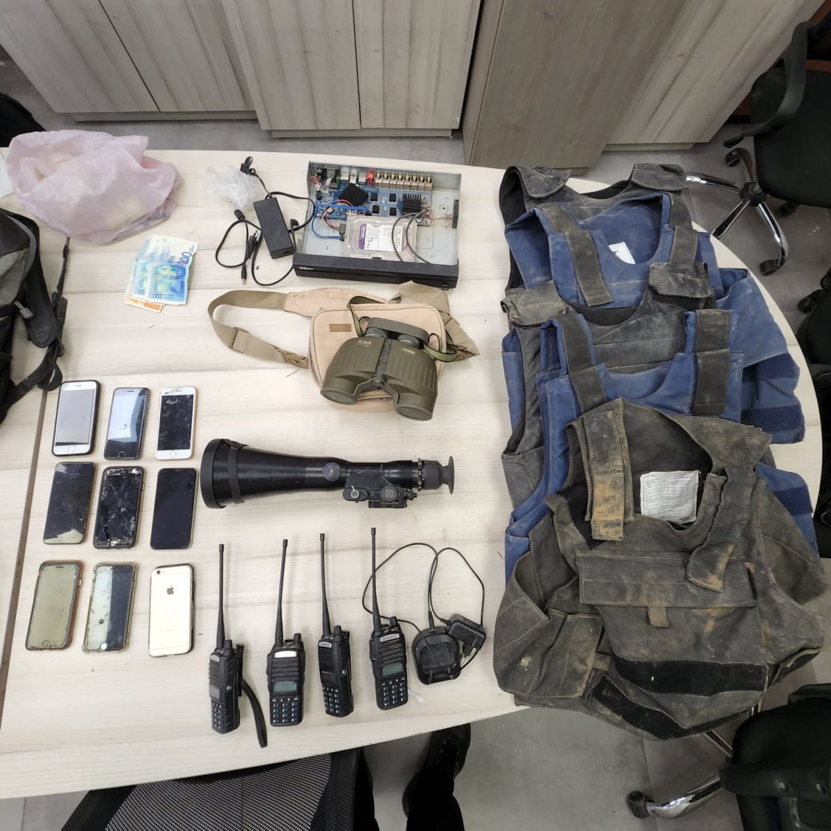 הציוד שנתפס במחבוא. קרדיט - דוברות מרחב נגב