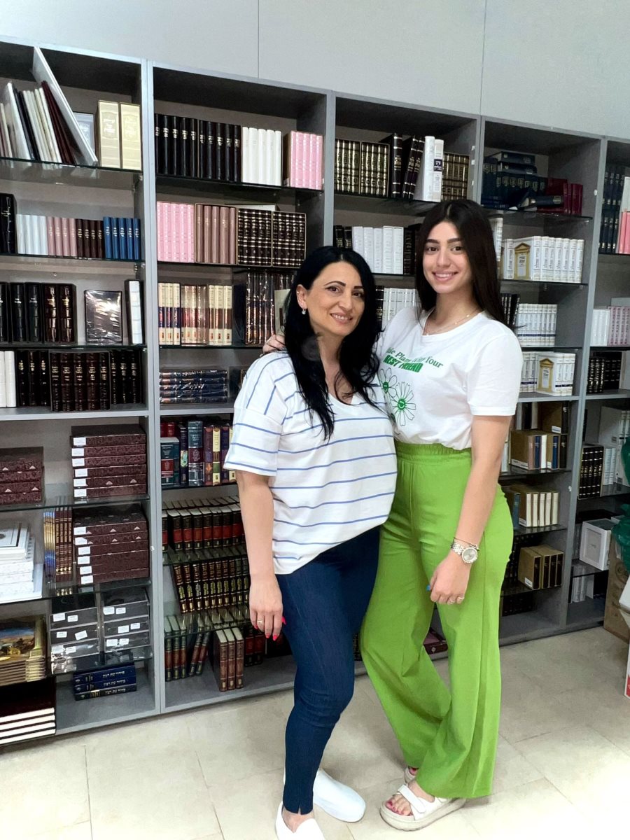 תמרה רבייב ואמא בלה יזראלוב- קרדיט צבי תקשורת