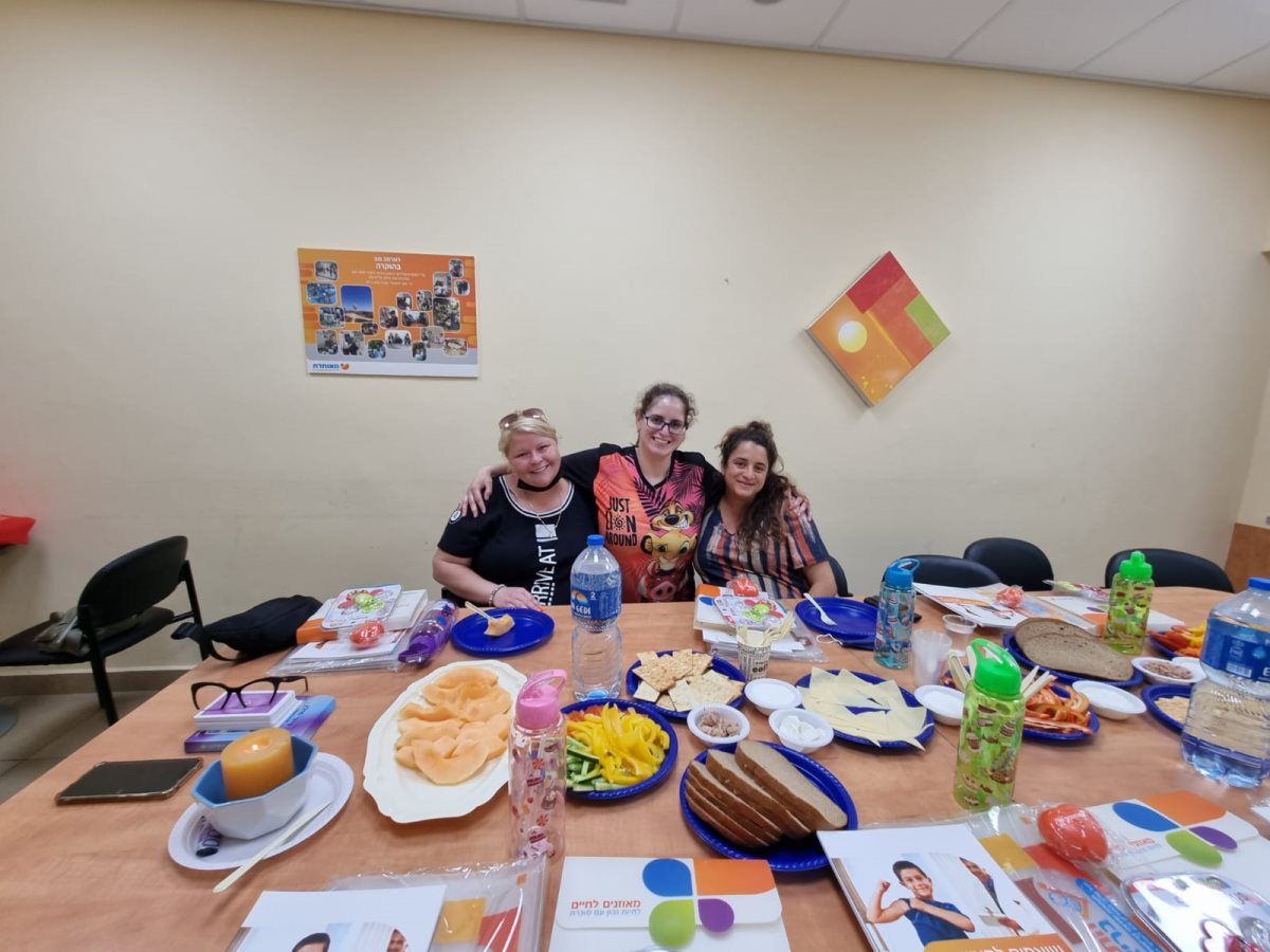 באדיבות מאוחדת