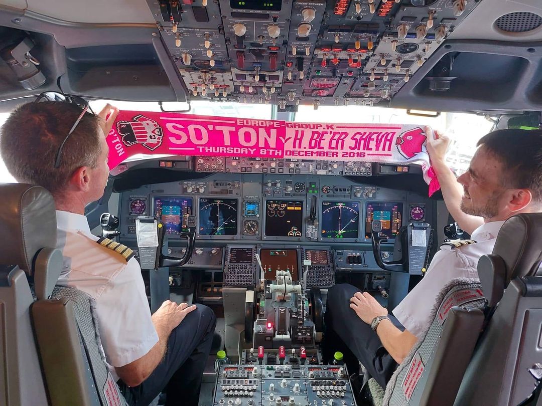 גם הטייסים יודעים את מי לעודד. קרדיט - וסרמיליה