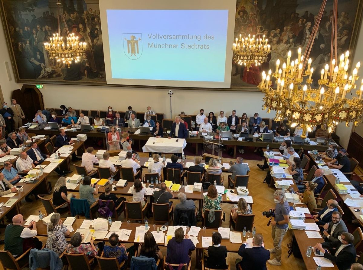 חפצי זוהר נואמת וחותמת על ההסכם באולם מועצת העיר. קרדיט - עיריית באר שבע