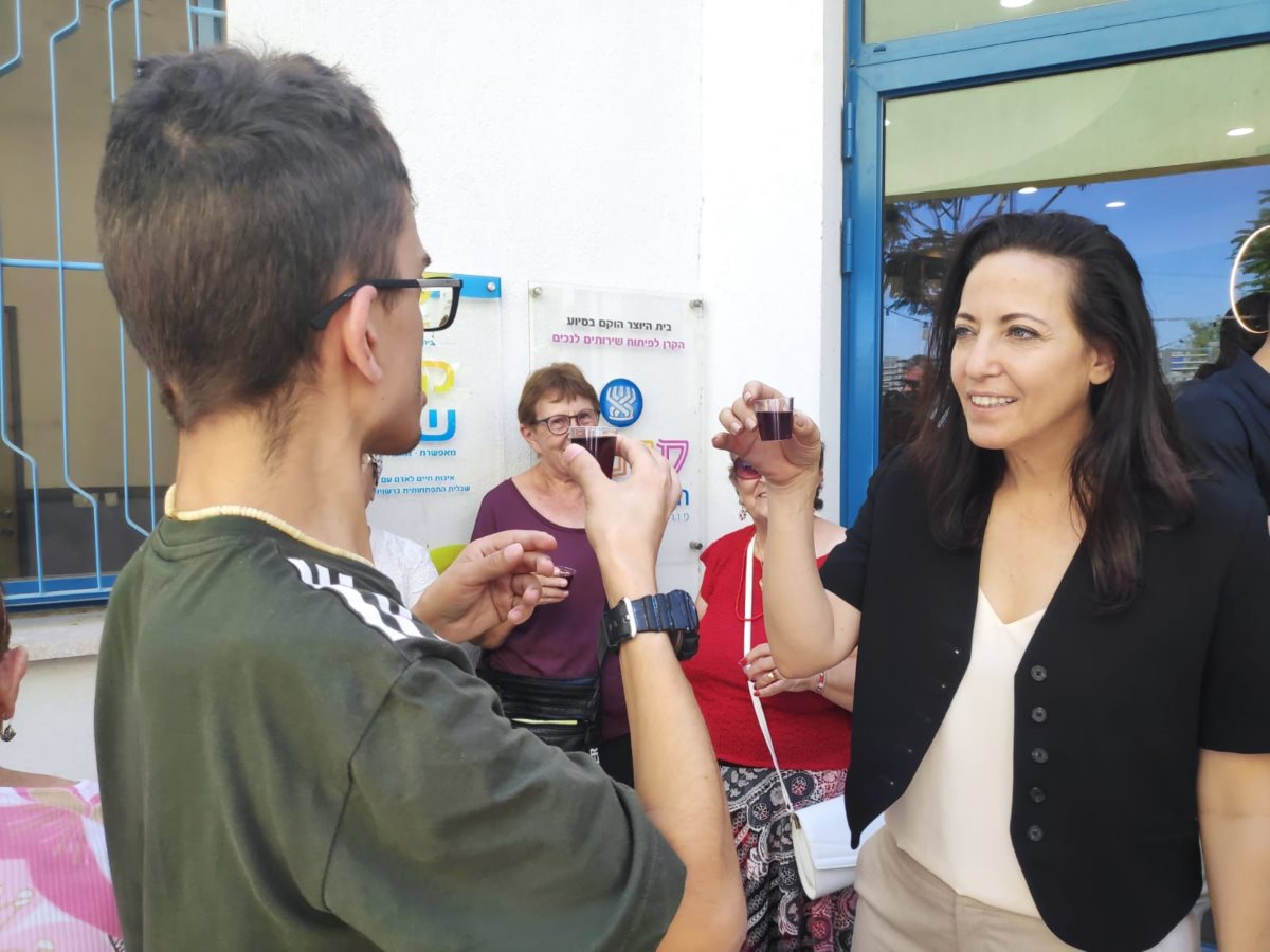 ביקור ליהיאי לפיד בבית היוצר עדי אופקים. קרדיט - בית היוצר עדי אופקים