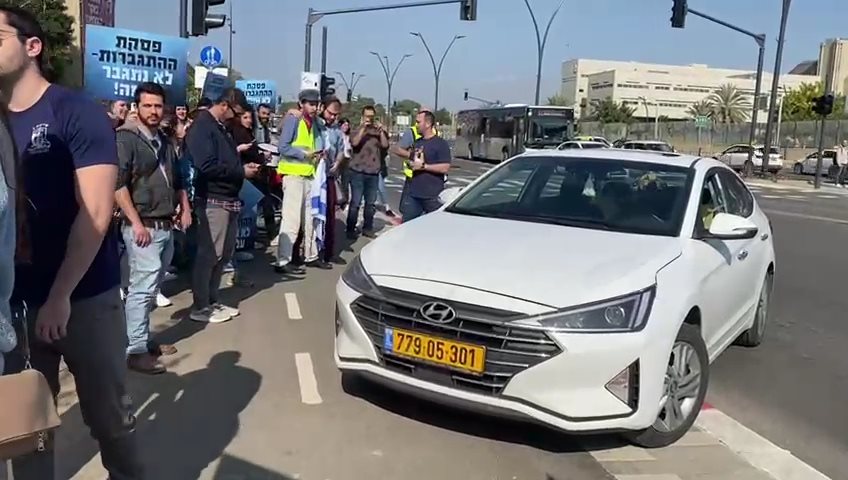 קרדיט - ארנולד נטייב