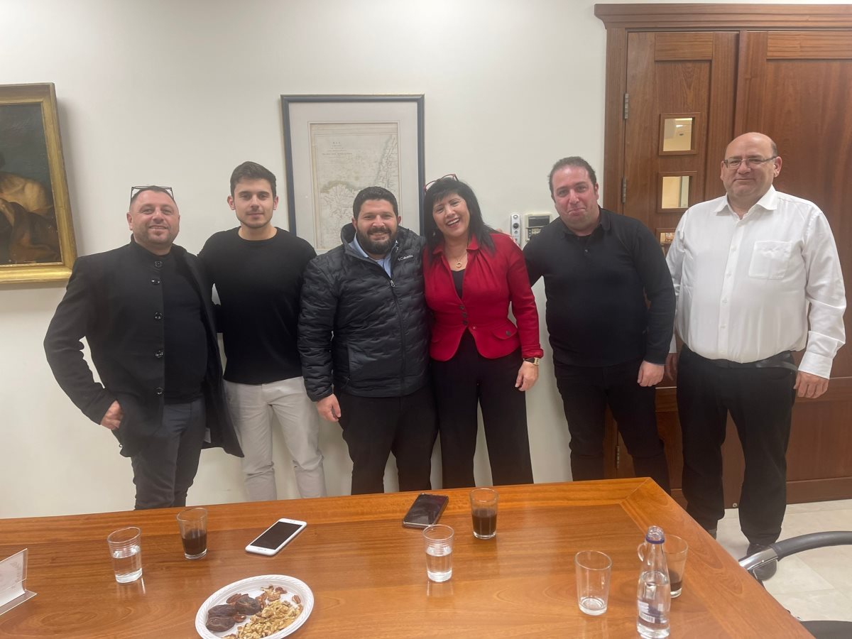 ח''כ אלמוג כהן נפגש עם עמותת ישראל למען הנגב. צילום- יח''צ