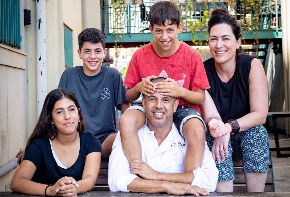 יקי שגיא ומשפחתו. צילום:  פרטי