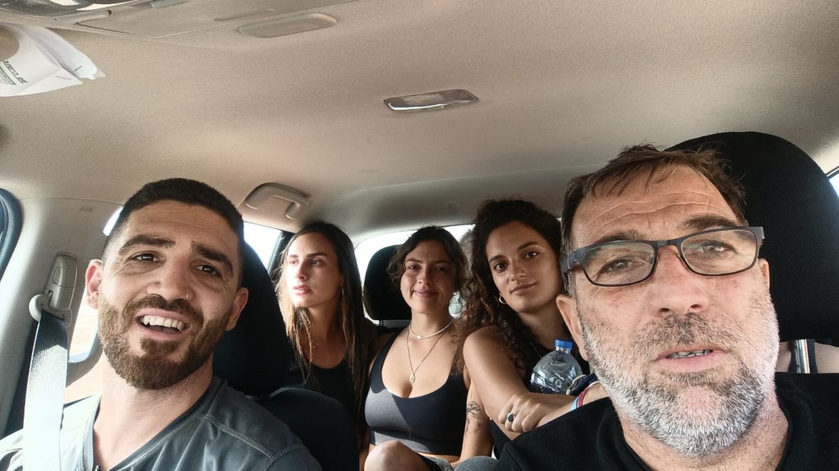 עוז דוידיאן והניצולים. צילום: פרטי