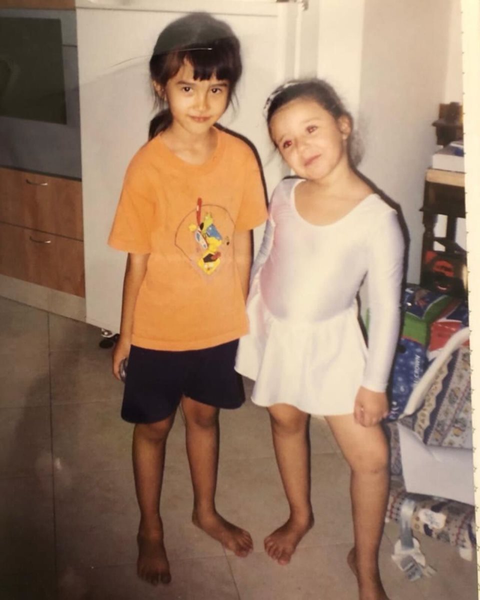 נועה ארגמני ושלומית מרציאנו בילדות. צילום: פרטי