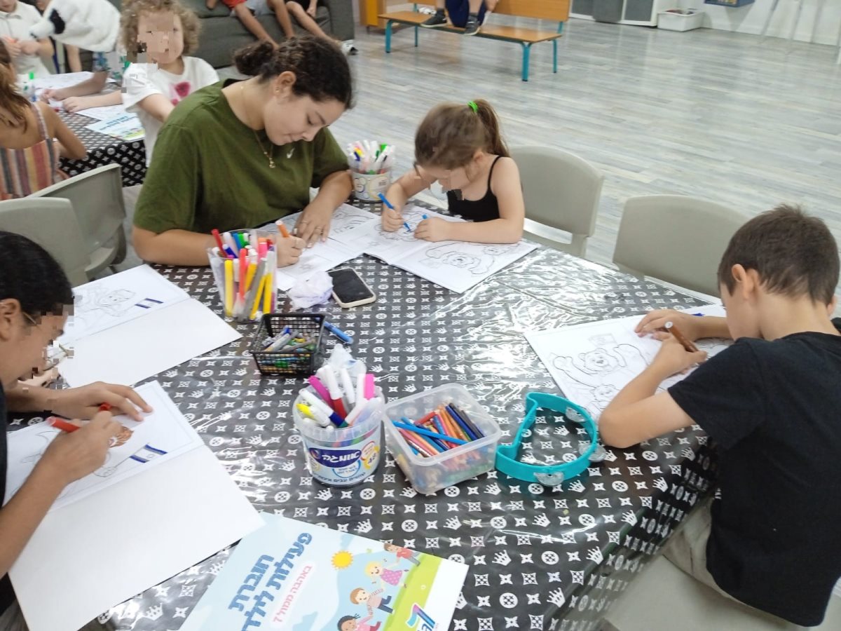 קרדיט - ג'ולי רובינוב