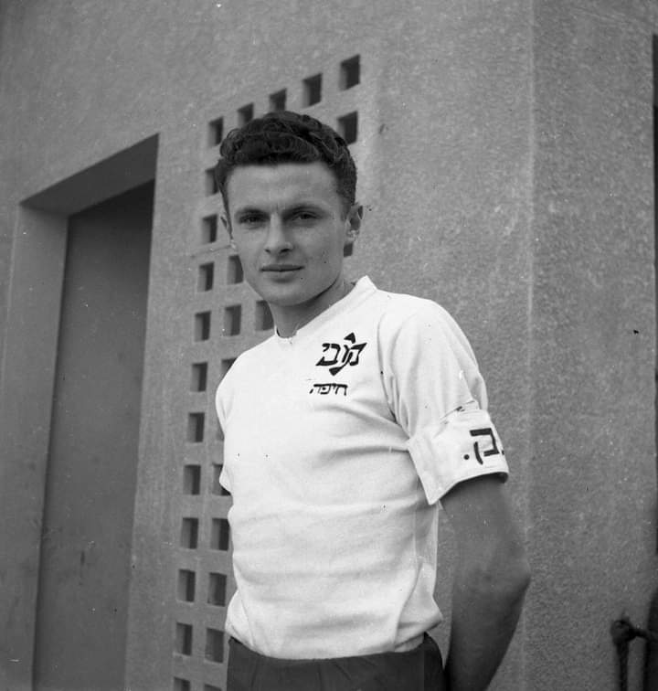 אברהם מנצ'ל בצעירותו. תוכן גולשים, שימוש לפי סעיף 27 א' בחוק זכויות היוצרים