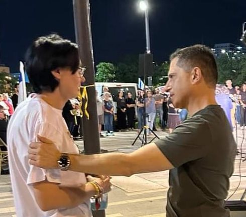 רוביק דנילוביץ' וקטייה בייזר, אימו של החייל החטוף ניק. תוכן גולשים, שימוש לפי סעיף 27 א' בחוק זכויות היוצרים 