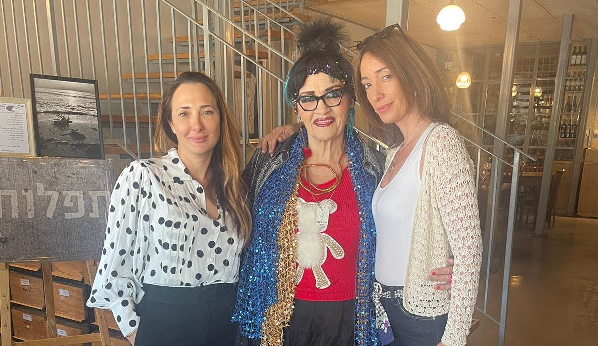 אסתריקה נגיד, אודליה חכים ויפעת ניצני ביריד אופנה.צילום: ליצ'י 